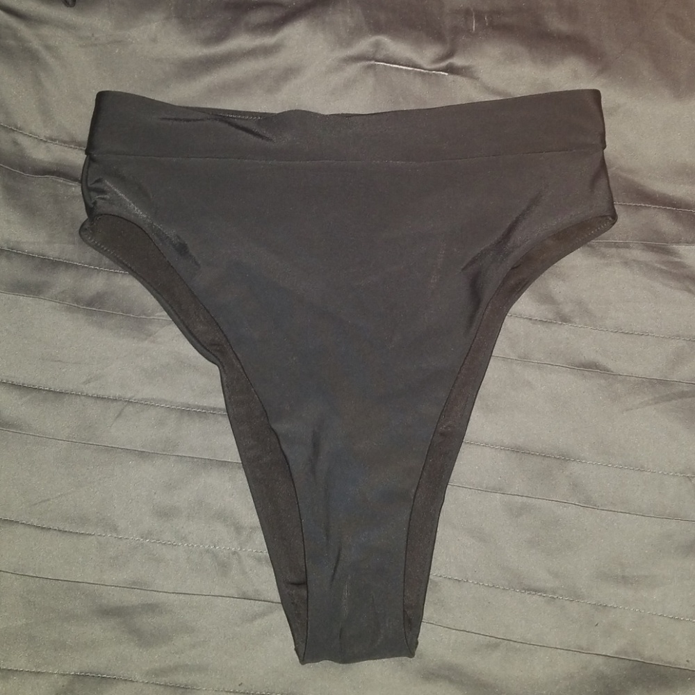 High leg cheeky bikini